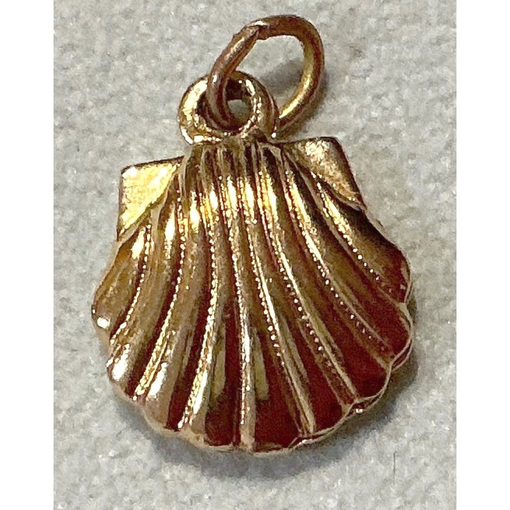 Gold Tone Clam Seashell Charm Pendant Beach Coastal Nautical‎ Jewelry